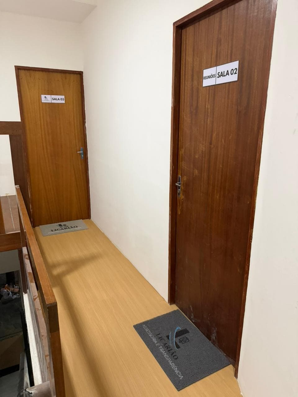 Corredor com Sala 02 e Sala 03